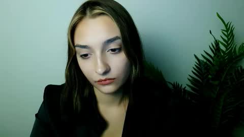 Ana online show from October 22, 2025, 6:18 pm