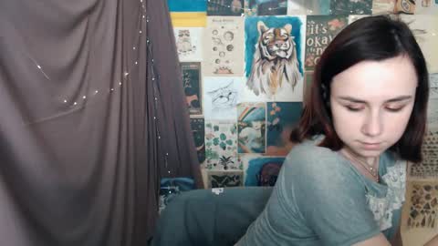 Snapshot of veryveryvery_shy chatting on February 2, 2025, 9:30 am veryveryvery_shy online show from February 2, 2025, 9:30 am