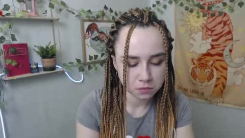 veryveryvery_shy online show from May 5, 2026, 5:26 am