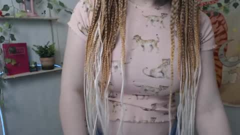 veryveryvery_shy online show from May 6, 2026, 5:46 am