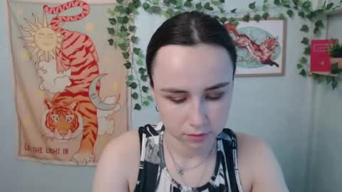 veryveryvery_shy online show from May 25, 2026, 5:35 am