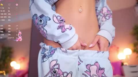 Snapshot of vesia chatting on October 13, 2025, 6:46 am Vesia Sentiri online show from October 13, 2025, 6:46 am