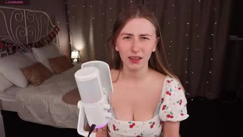 Snapshot of vespera_celeste chatting on November 6, 2025, 6:36 am Celeste online show from November 6, 2025, 6:36 am