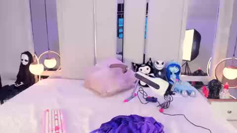 Vesper Velvet  online show from September 27, 2025, 9:31 pm