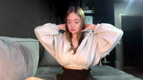 Esta online show from November 24, 2025, 4:29 pm