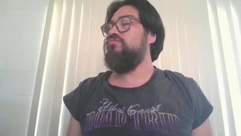 vesturelove online show from October 7, 2025, 4:37 pm