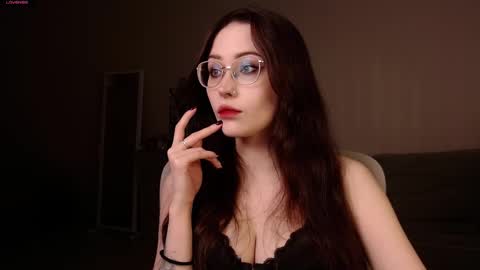 Iva  online show from November 29, 2025, 10:24 pm