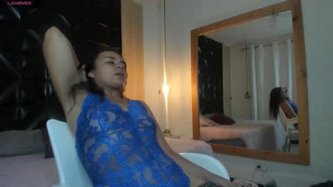 Vanesaa online show from February 13, 2026, 8:27 pm