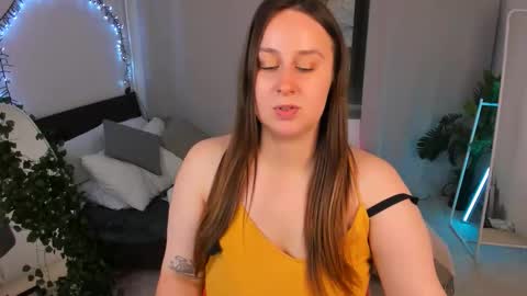 Camilla online show from September 19, 2025, 5:13 pm