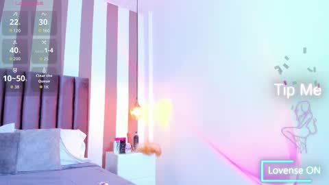 Snapshot of viannca__ chatting on October 19, 2025, 5:35 pm Ariana  online show from October 19, 2025, 5:35 pm