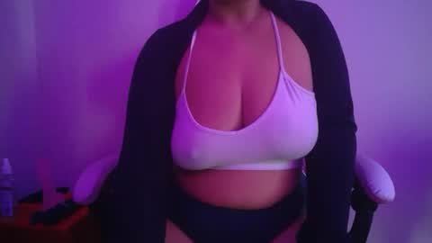 vibe_xxxo online show from March 29, 2026, 5:24 pm