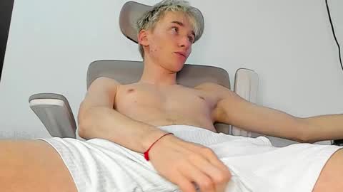 Snapshot of vibemygirl chatting on October 14, 2025, 12:06 pm vibemygirl online show from October 14, 2025, 12:06 pm