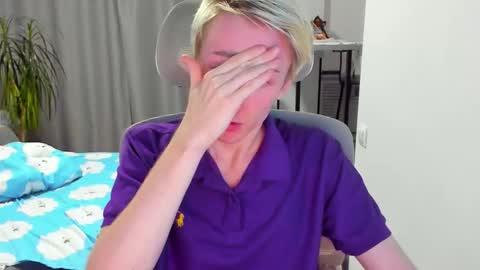 vibemygirl online show from December 14, 2025, 8:41 am