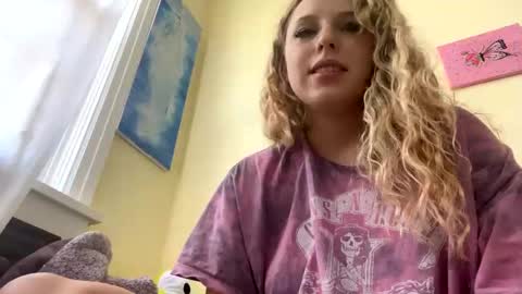 Snapshot of vibewild chatting on September 8, 2025, 8:08 pm nova online show from September 8, 2025, 8:08 pm