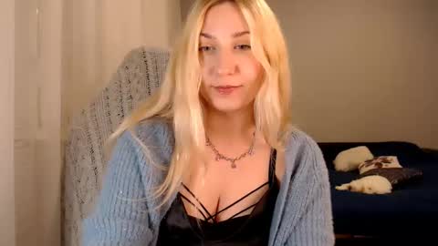 Amelia online show from September 17, 2025, 5:47 pm