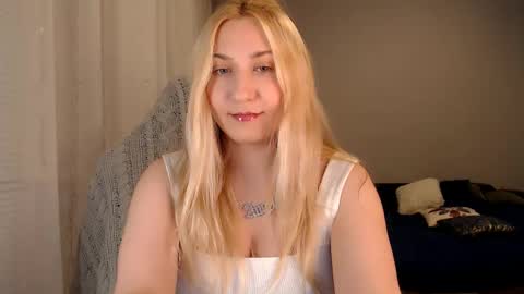 Snapshot of vibezgirl chatting on October 11, 2025, 7:01 pm Amelia online show from October 11, 2025, 7:01 pm