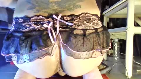 Snapshot of vibranda chatting on March 11, 2026, 7:42 pm V I B R A N D A online show from March 11, 2026, 7:42 pm