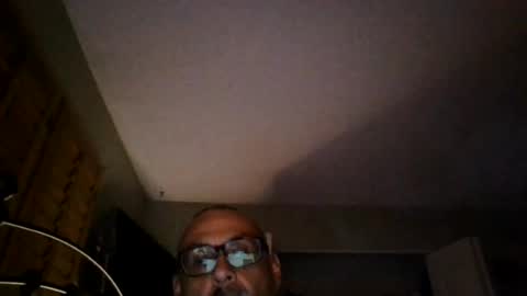 Snapshot of vic171477 chatting on July 3, 2026, 8:21 am vic171477 online show from July 3, 2026, 8:21 am