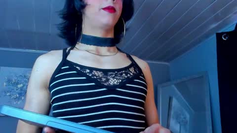  Vicky  online show from May 9, 2026, 2:33 pm
