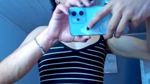  Vicky  online show from May 11, 2026, 3:07 pm