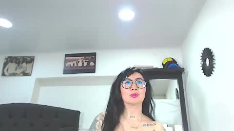 Vicky  online show from September 16, 2025, 11:33 am