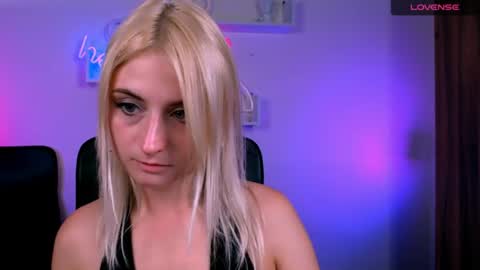 vicky_kim online show from July 21, 2026, 7:16 pm