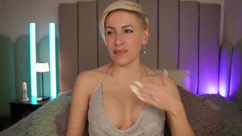 vickysecret96 online show from January 2, 2025, 4:56 pm