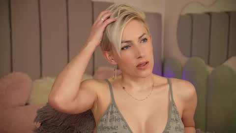 vickysecret96 online show from March 2, 2025, 5:58 pm