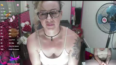 Valentina online show from October 3, 2025, 7:55 pm