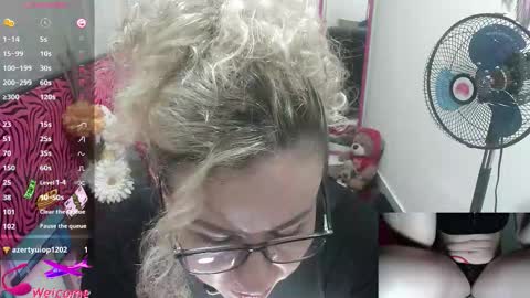 Valentina online show from November 25, 2025, 7:58 pm