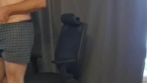 Vic online show from November 18, 2025, 1:37 pm