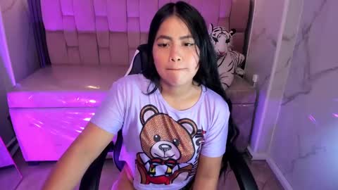 Snapshot of victoria_b_ chatting on October 9, 2025, 12:47 pm victoria_b_ online show from October 9, 2025, 12:47 pm