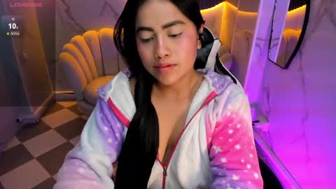 Snapshot of victoria_b_ chatting on October 23, 2025, 9:02 pm victoria_b_ online show from October 23, 2025, 9:02 pm