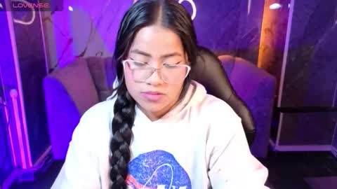 Snapshot of victoria_b_ chatting on October 30, 2025, 8:53 pm victoria_b_ online show from October 30, 2025, 8:53 pm