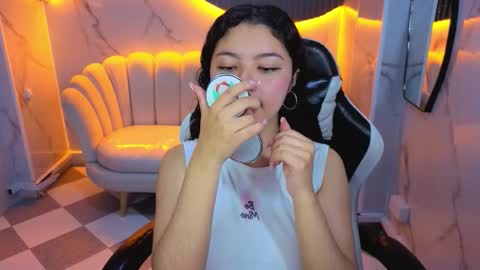 victoria_castillo_b online show from February 3, 2026, 7:52 pm