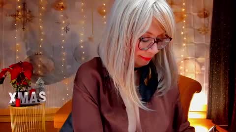 Snapshot of victoria_dior chatting on December 10, 2024, 10:37 pm diorvictoria9 online show from December 10, 2024, 10:37 pm