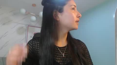 Snapshot of victoria_hernandez_t chatting on June 19, 2026, 1:15 pm Victoria online show from June 19, 2026, 1:15 pm