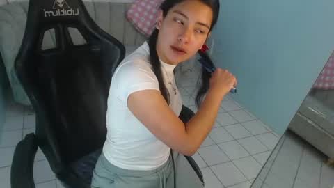 Snapshot of victoria_hernandez_t chatting on July 17, 2026, 1:18 pm Victoria online show from July 17, 2026, 1:18 pm