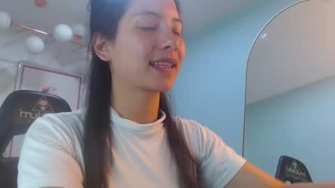 Snapshot of victoria_hernandez_t chatting on August 1, 2026, 1:21 pm Victoria online show from August 1, 2026, 1:21 pm