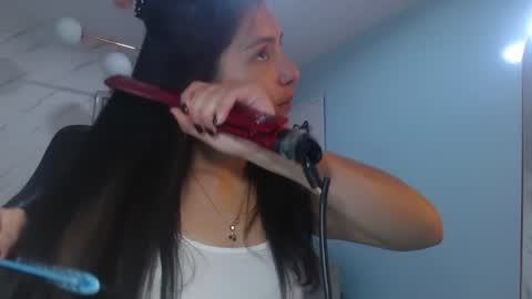 Snapshot of victoria_hernandez_t chatting on August 4, 2026, 1:14 pm Victoria online show from August 4, 2026, 1:14 pm