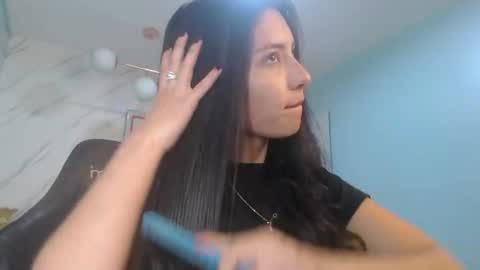 Snapshot of victoria_hernandez_t chatting on August 6, 2026, 1:13 pm Victoria online show from August 6, 2026, 1:13 pm
