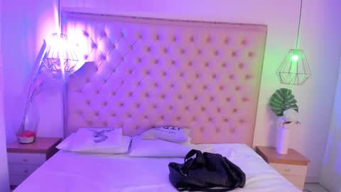victoria_kitt online show from November 17, 2025, 7:19 pm