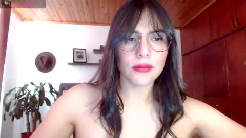 VICTORIA MARTELO online show from May 8, 2026, 5:29 pm