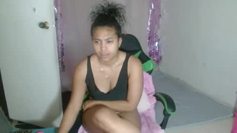 VICKY online show from December 14, 2025, 2:33 pm