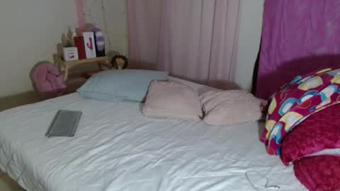 Snapshot of victoria_miler chatting on May 10, 2026, 8:25 pm VICKY online show from May 10, 2026, 8:25 pm