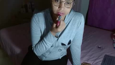 Snapshot of victoria_miler chatting on May 15, 2026, 10:50 pm VICKY online show from May 15, 2026, 10:50 pm