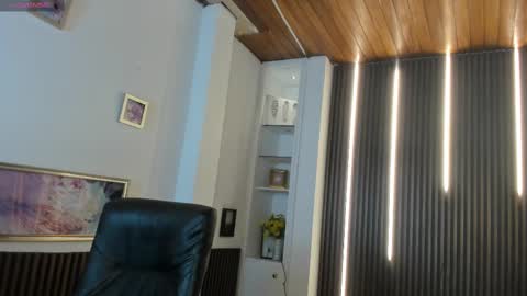 Snapshot of victoria_mooree chatting on October 9, 2025, 4:05 pm Victoria   Everyday From 1400 to 2130 Col Time online show from October 9, 2025, 4:05 pm
