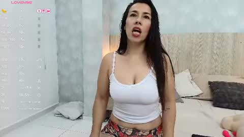 victoria_pachon online show from June 28, 2026, 8:42 am