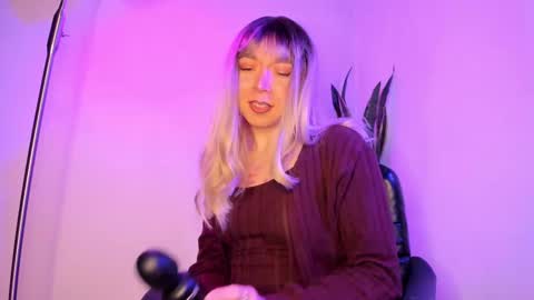 Snapshot of victoria_qq chatting on October 15, 2025, 2:11 am D A N I online show from October 15, 2025, 2:11 am