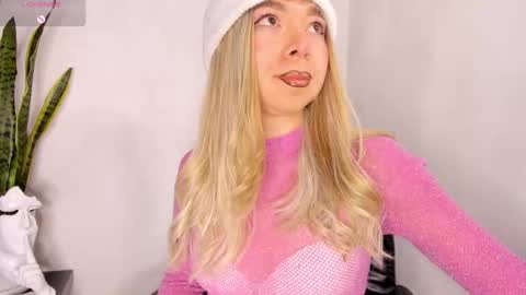 Snapshot of victoria_qq chatting on October 19, 2025, 8:53 pm D A N I online show from October 19, 2025, 8:53 pm